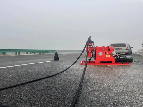 扎鲁特马路路基路面开裂下沉注浆加固灌浆