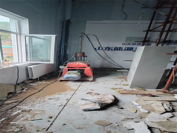 扎鲁特地基基础下沉墙体裂缝加固注浆顶升施工